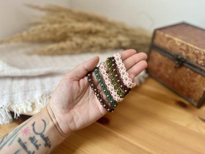 Macramé náramek s korálkem