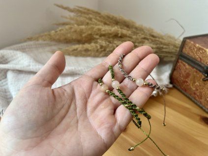 Macramé náramek s růženínem mini