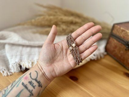 Macramé náramek s růženínem