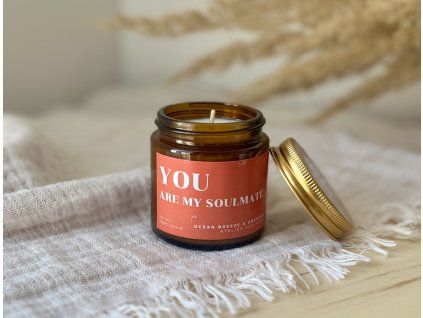 Ocean breeze * bíla orchidej * ambra  – vonná svíčka s jemnou mořskou vůní