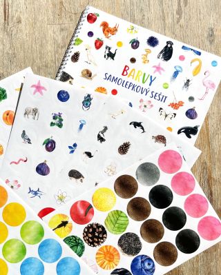 🎉 NOVINKA: Samolepkový sešit – BARVY 🖌️ Ideální na prázdniny a volné chvíle 🩷 Proč si ho děti zamilují? ✨ Hravé učení bez...