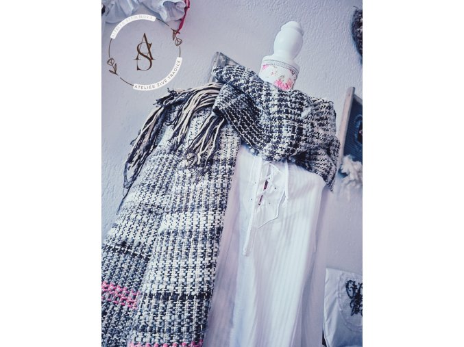 Tkaná šála - růžový proužek.