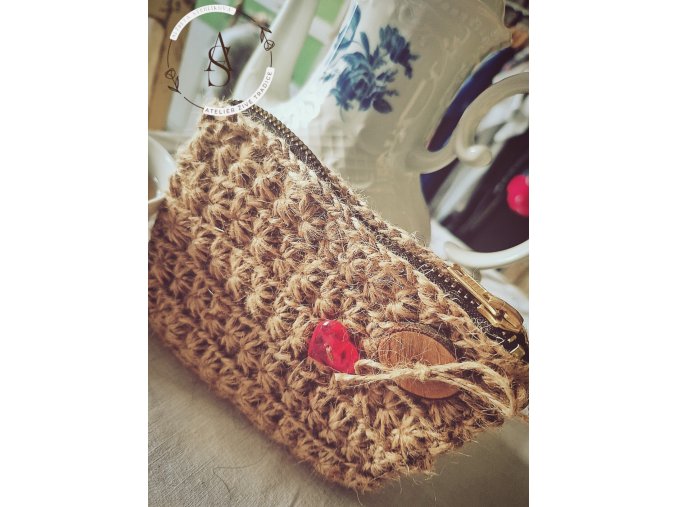 Háčkovaná taštička.