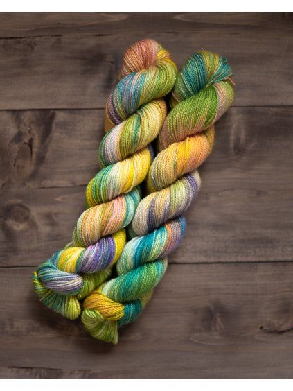 Flower Fields - Silver sparkle 2ply 50g / 200 m