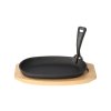 Gusseiserne Bratpfanne auf Holzbrett GRADA – 23 x 14cm
