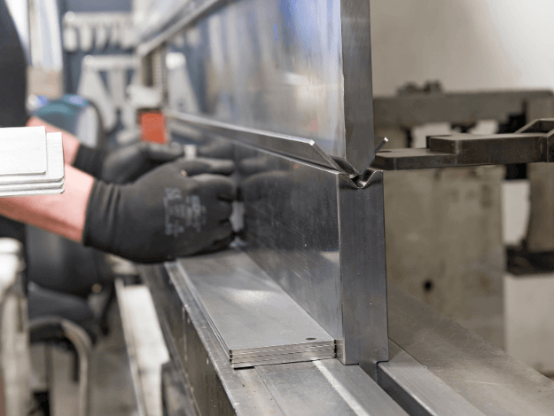 Blechbiegemaschine – Leitfaden zur Auswahl und Anwendung für Heimwerker und Handwerker