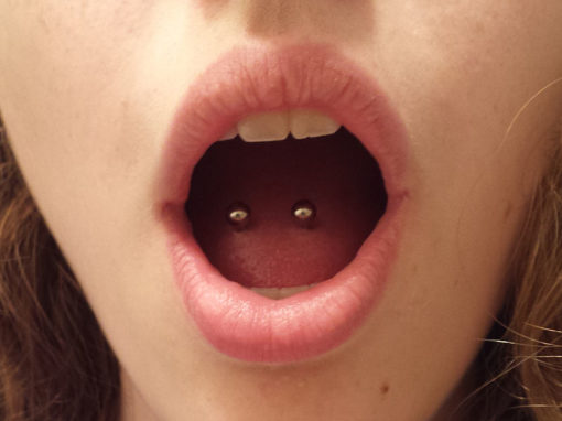 venom-piercing-jazyka-510x382