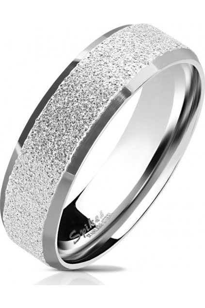 Ocelový prsten s pískovaným povrchem a lesklými zkosenými hranami