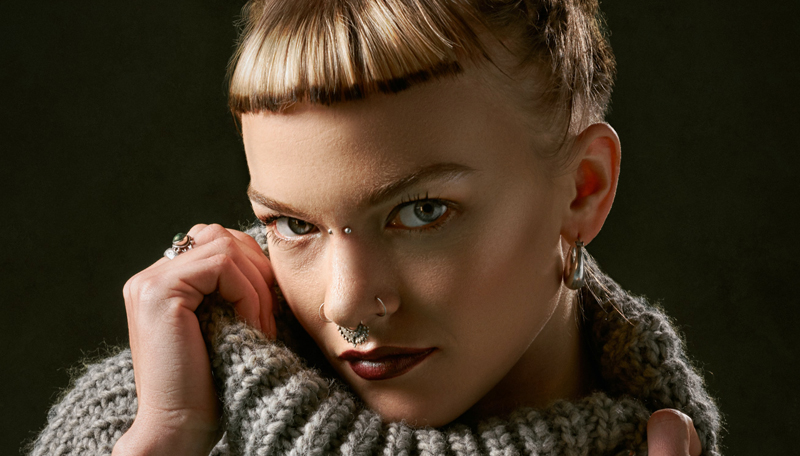 Piercing a make-up: Ako sa líčiť s piercingom?