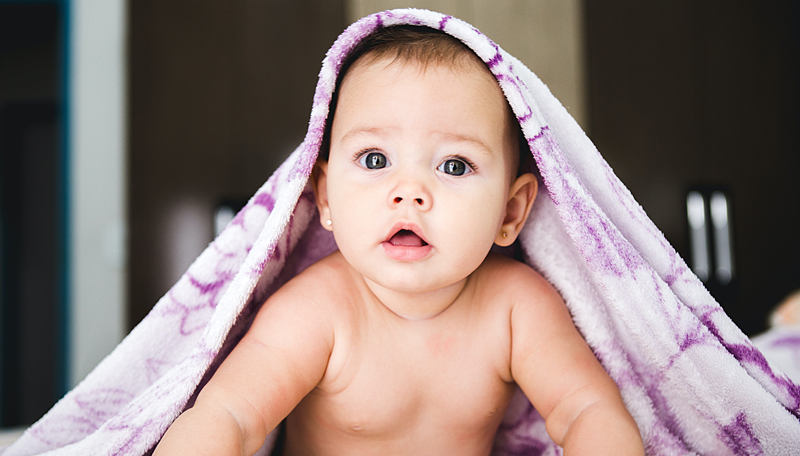 Aplikácia náušníc u bábätiek a detí