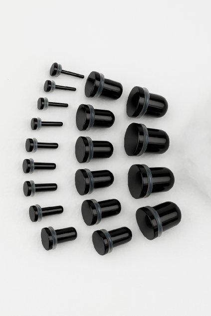 set černých ocelových plugů na roztahování uší atreya