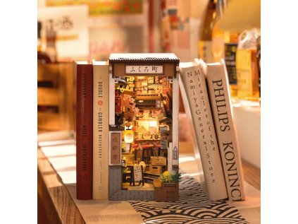 RoboTime 3D skladačka Zarážka na knihy Miniatúra domčeka Sakurová ulička s vínom