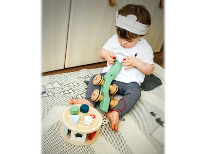 small foot Ťahací motorický slimák s tvarmi