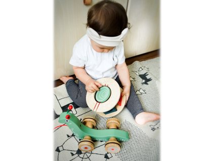 Small Foot Tahací motorický šnek s tvary poškozený obal