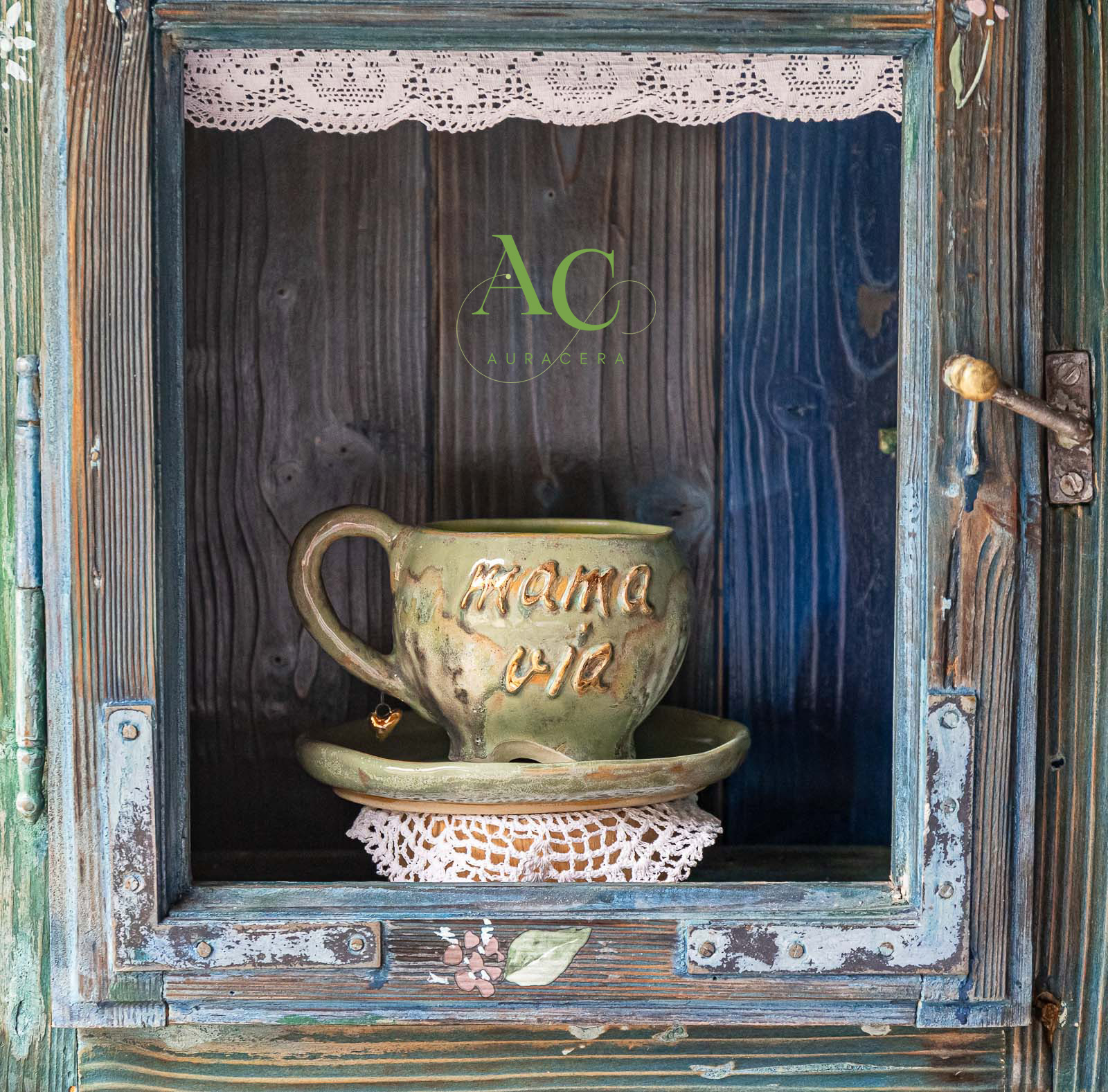 Keď sa láska prilepí k podložke, začne sa písať príbeh zeleného hrnčeka, ktorý mal skončiť v koši