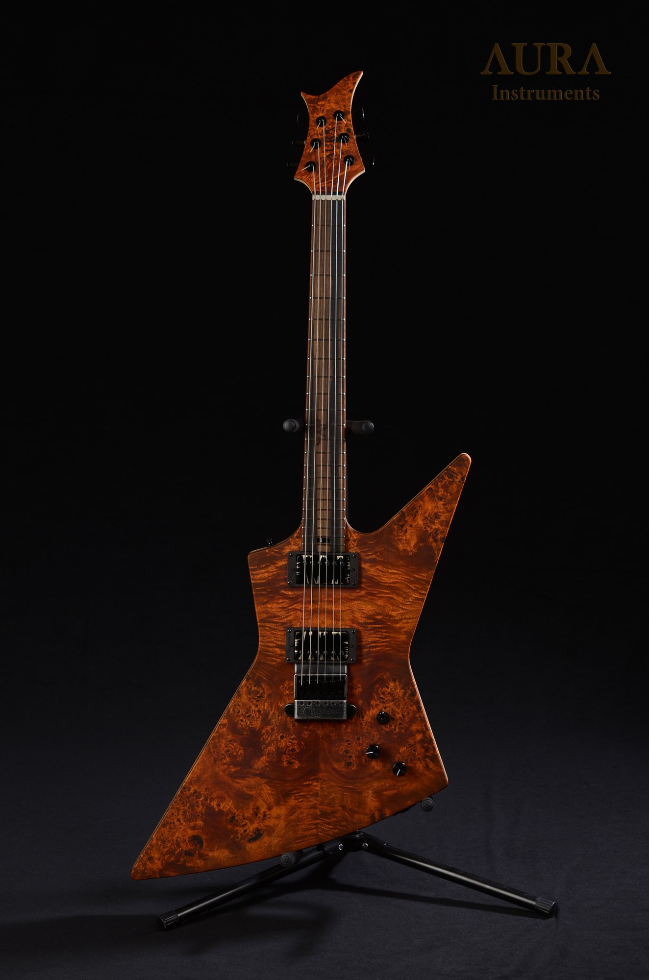 Electric guitar Aura Explorer TA