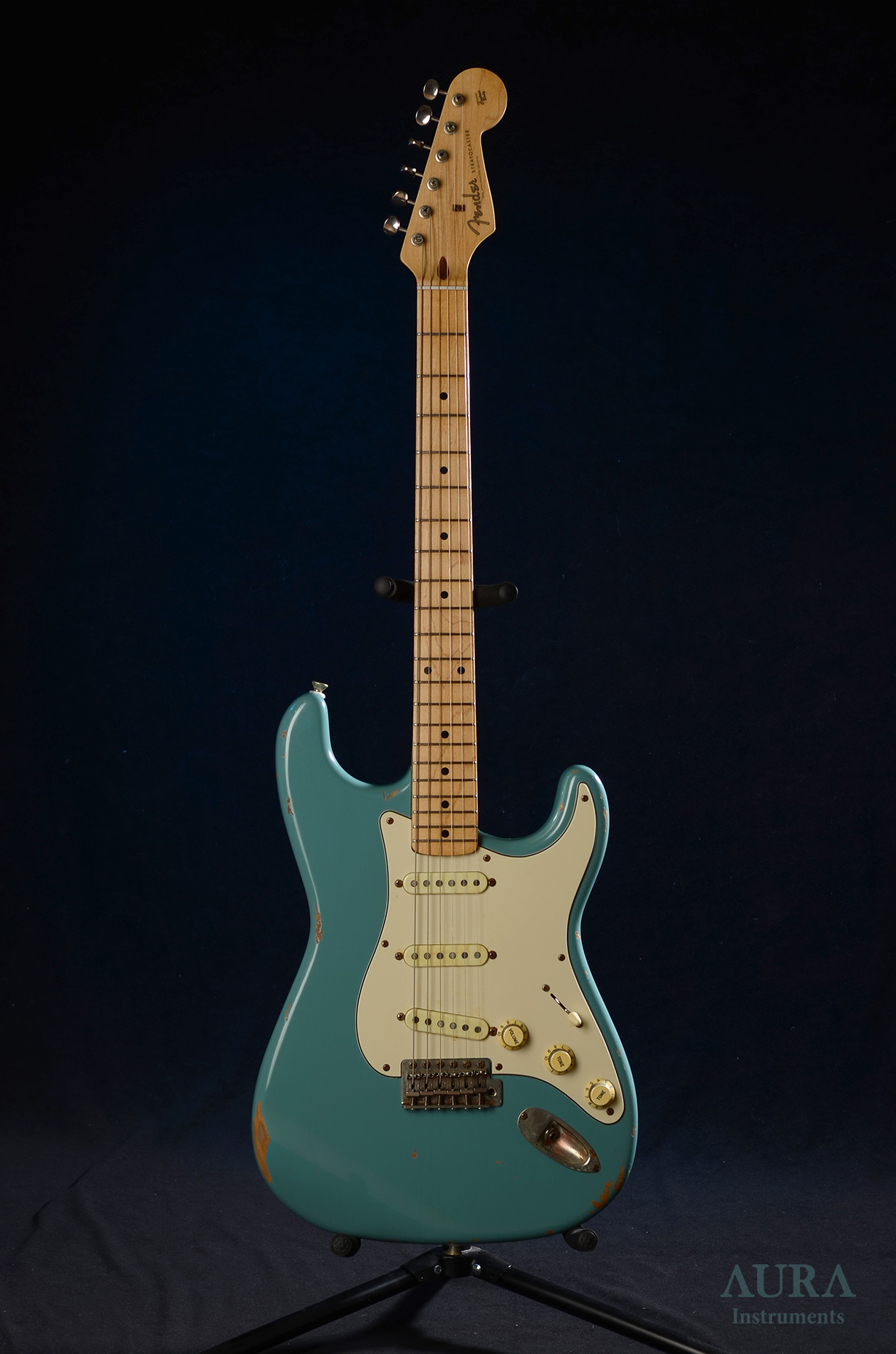 AURA Relic Stratocaster Nitrocellulose Lacquer Refinish Daphne Blue