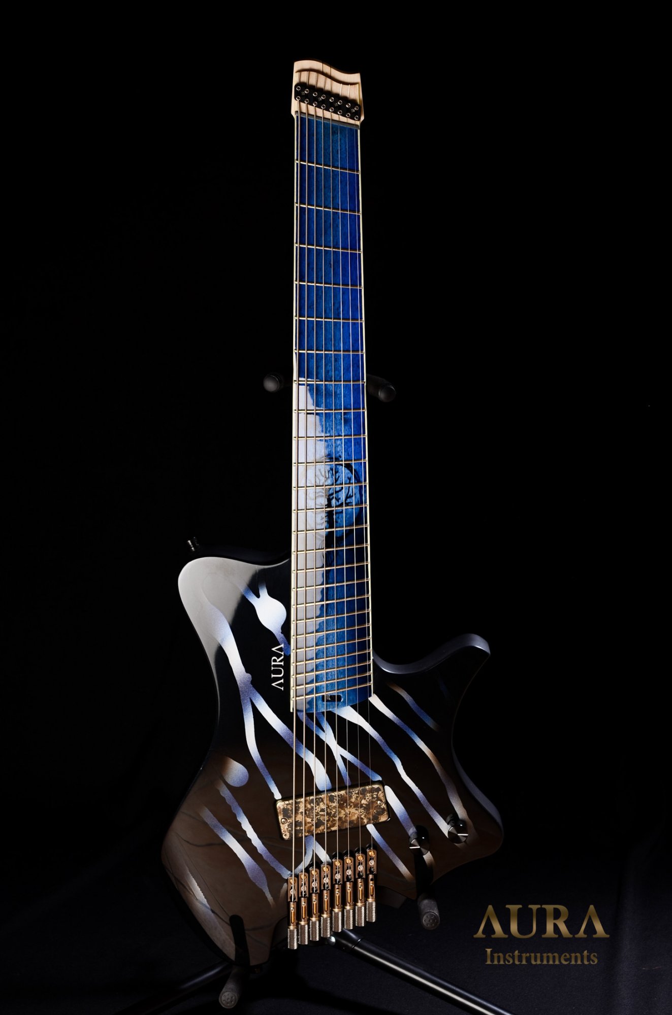 Headless Guitar Aura 8 Root multiscale