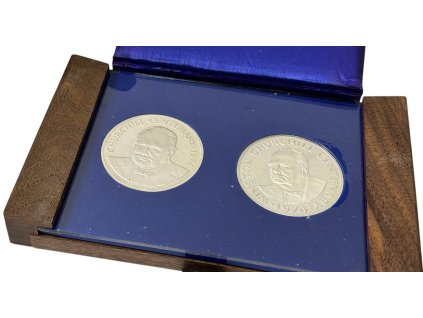 Kajmanské ostrovy, Sada pamětních mincí 25 Dollars a 20 Crowns - Winston Churchill