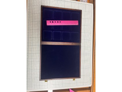 76822 pouzite etue quadrum 12x druha rozmer foto