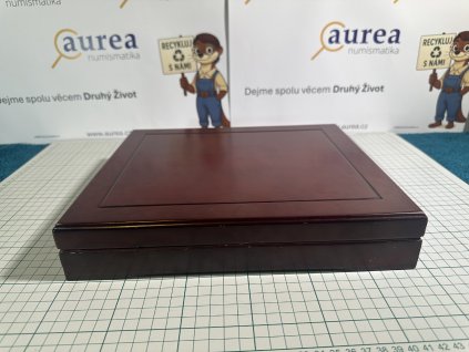 Použité - Dřevěná Etue - Nejmenší zlaté mince světa