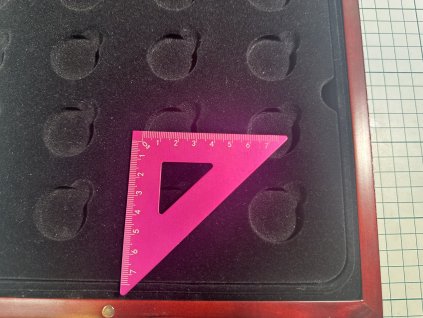 Použité - Dřevěná Etue - Nejmenší zlaté mince světa