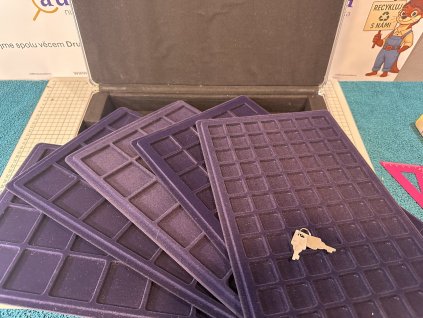 Použité - Kufřík hliníkový s platy  - Rozměr foto