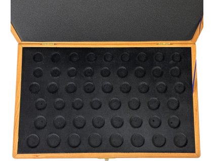 77767 2 etue na mince 1 republika obezne mince do 50 hal drevo