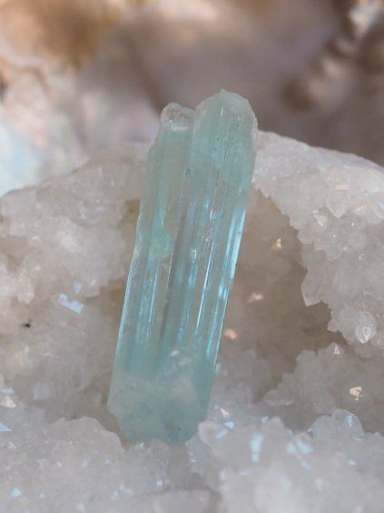 18 Akvamarin top Pakistan