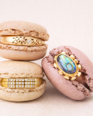 🌞+👗+🕶️= 💍 Jar je tu ☀️ a s ňou aj momenty, keď si vystačíš s málom. Ľahší outfit. Menej vrstiev. Viac priestoru pre...