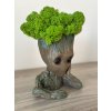 Groot 2 – Dekoratív fafigura stabilizált mohával