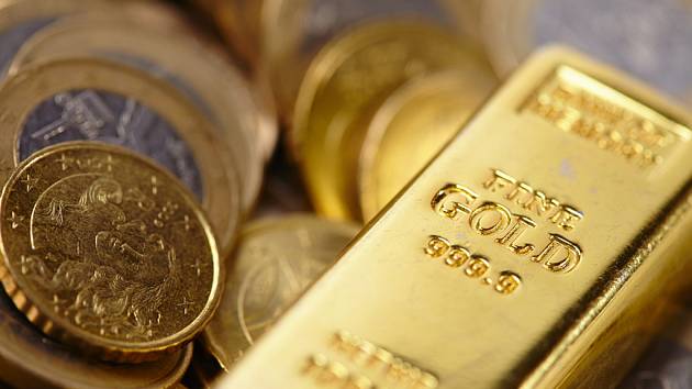 Investovat do zlatých nebo stříbrných mincí a slitků?