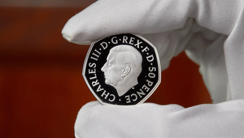 Představujeme minci „korunovaný“ Charles III.