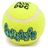 Hračka Kong Dog SqueakAir tenisová Lopta s pískatkom