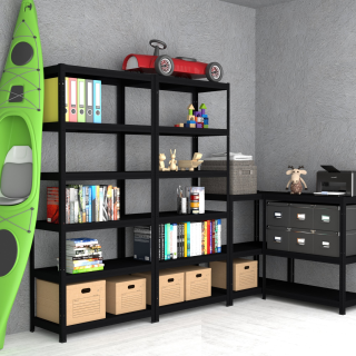 Regale in der Kammer