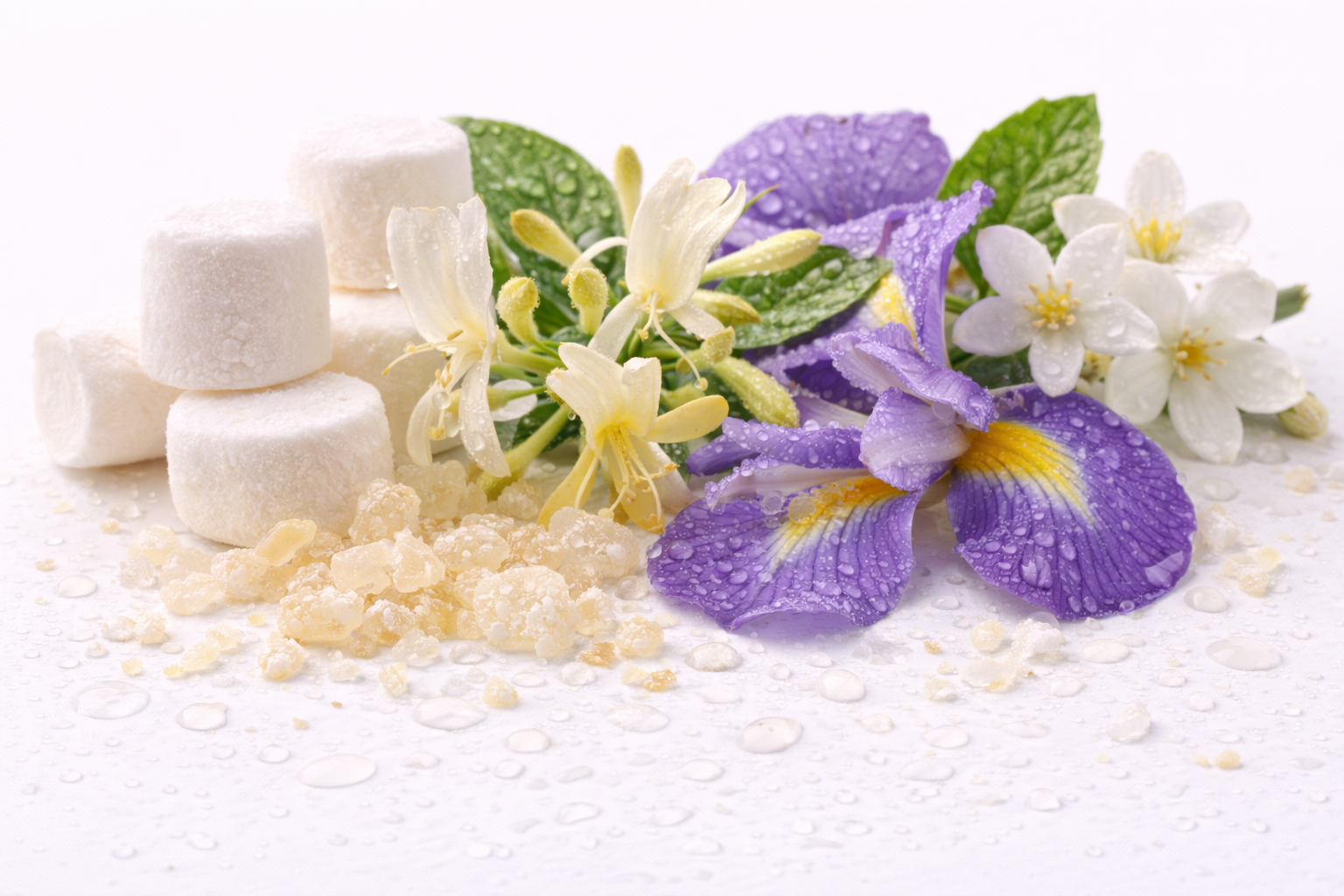 Srdce vůně: marshmallow, květiny a kosatec