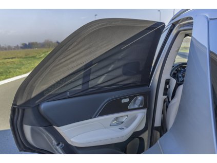 Sluneční clona do auta nasunovací M (Varianta Black)