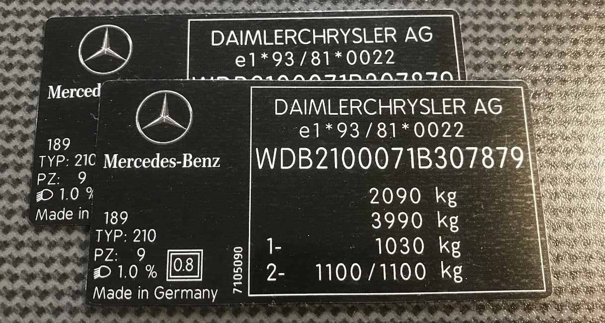 Merecedes  - výrobní štítek vozidla