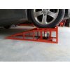 Předmětem nabídky jsou dvě hydraulické nájezdové rampy s zvedákem pro automobily s nosností 2000kg