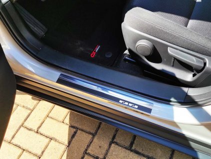 Prahové lišty Mazda CX-30 2019-2026 • nerez s karbonem