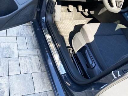 Prahové lišty VW Golf VIII 2020-2024 • nerezové