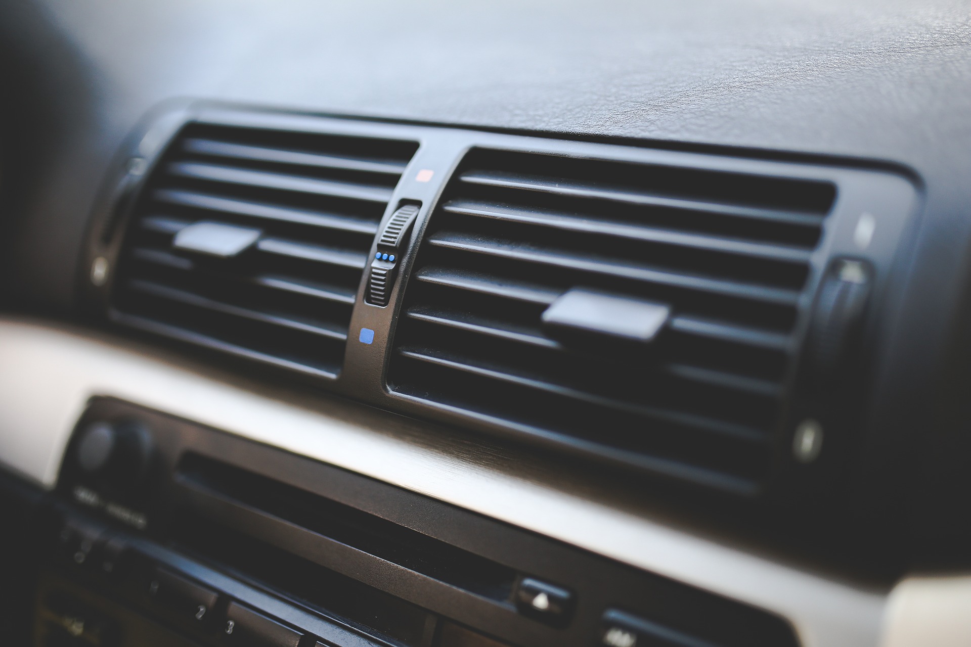 Plnenie klimatizácií vozidiel