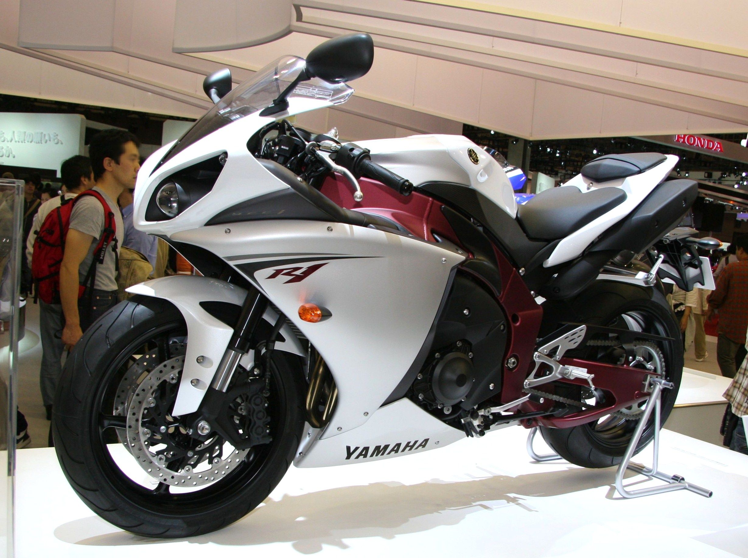 2009_Yamaha_YZF-R1