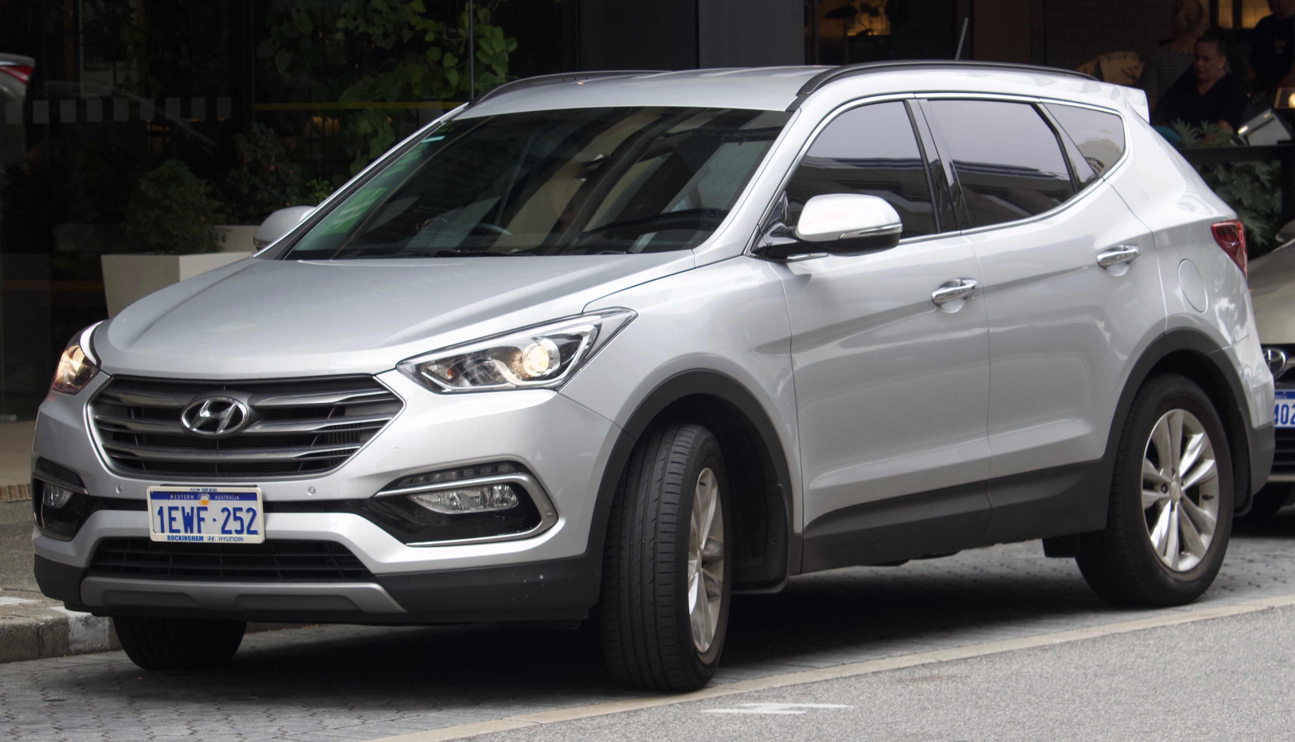 2016_Hyundai_Santa-Fe_(DM3_Series_II)_Elite_CRDi_wagon_(2017-12-09)_01