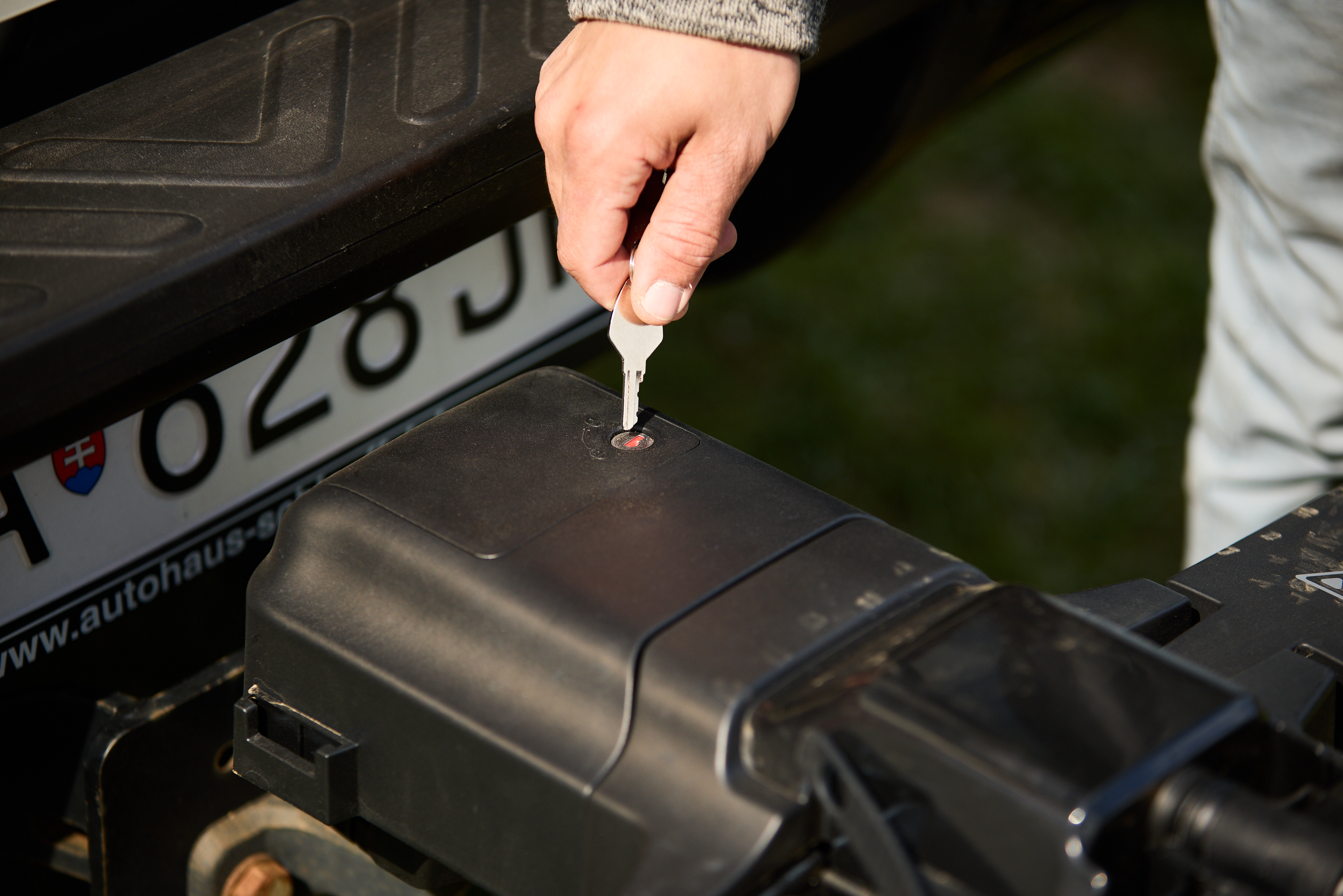 Nosic bicyklov ENVIO eMAX uzamknutie nosiča