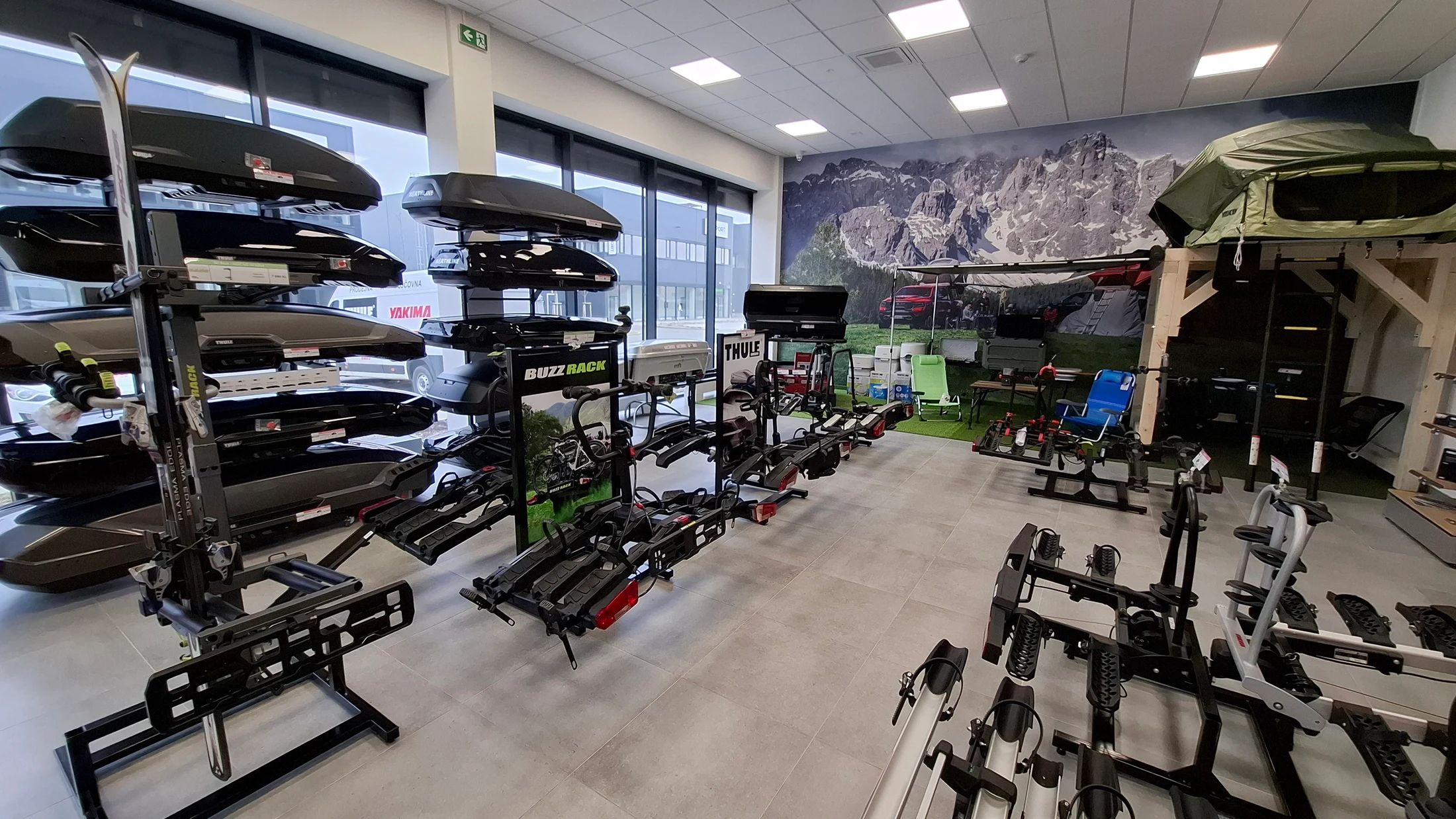 Celkový pohled na showroom