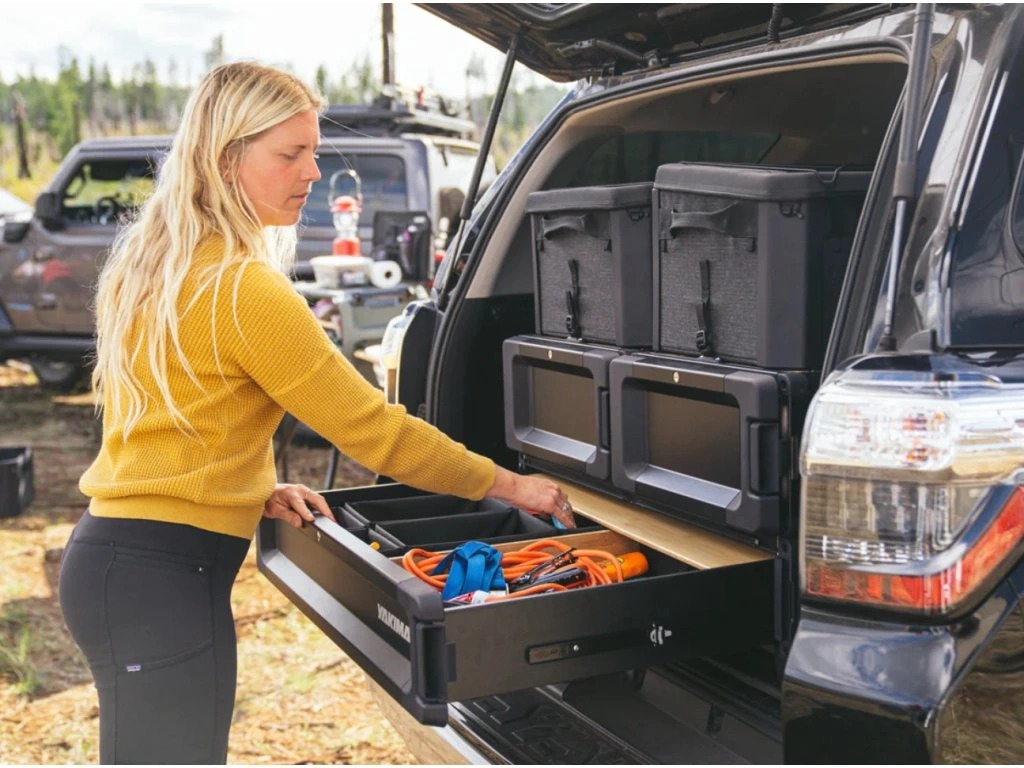YAKIMA MOD HomeBase LG - modulární zásuvkový systém do kufru