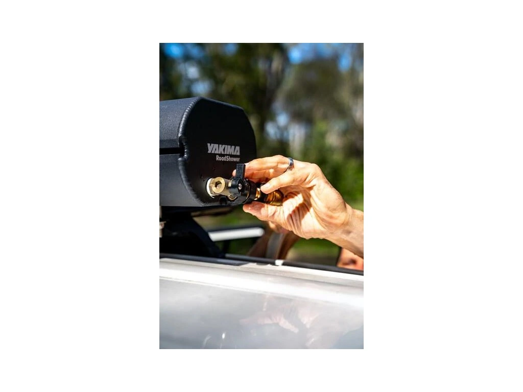 YA8881257 Yakima RoadShower Black Handle