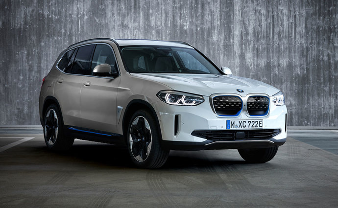 BMW iX3 - produkční verze elektrické zadokolky s dojezdem až 460 km