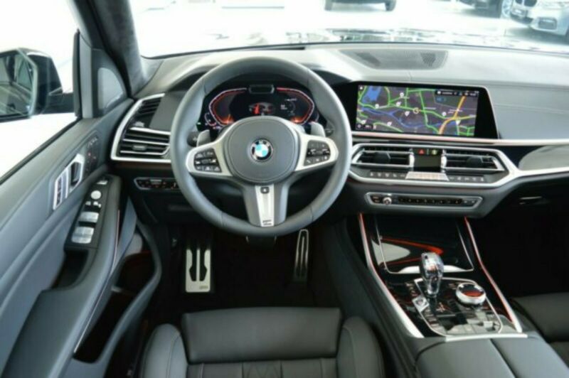 Luxusní, sportovní a prémiové nové SUV BMW X7 M50d xDrive. Maximální výbava M-sport, Individual, Exclusive. Auto skladem ihned k předání. Online autosalon Praha